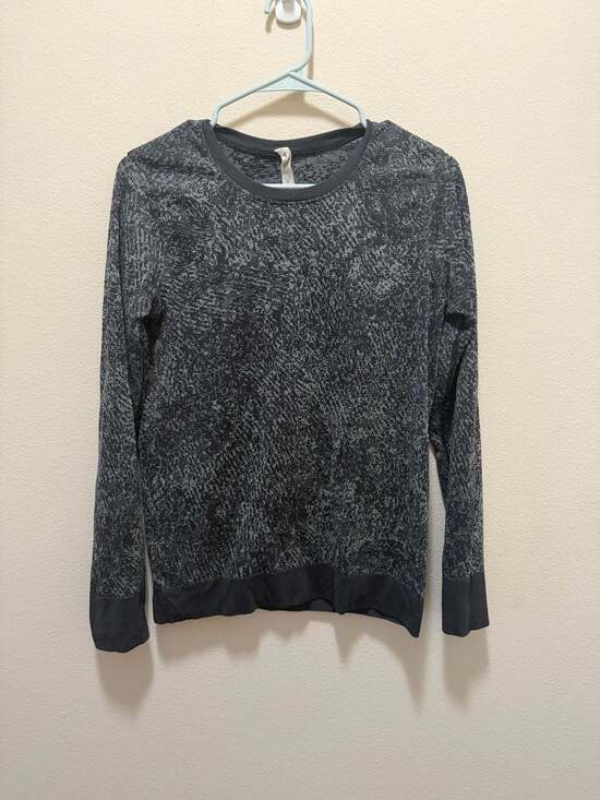 Lululemon Tops - Lululemon Swiftly Breathe Long Sleeve Athletic Pullover Gray Black Size 6